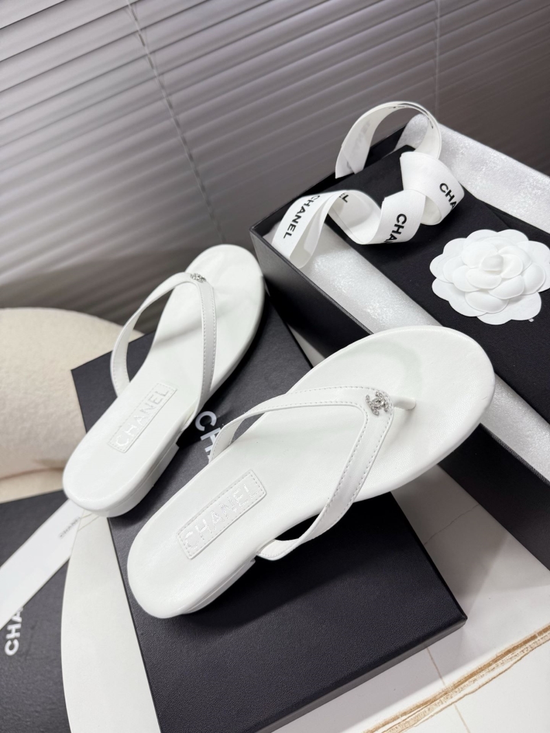 Ch**el slippers